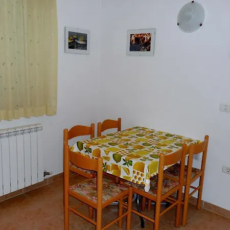 Garni Mimosa Koper